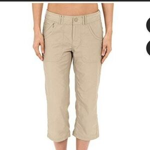 The North face Horizon 2.0 lightweight hiking capri pants size 12.
